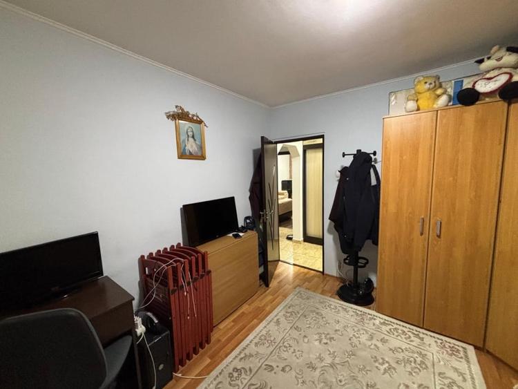 Apartament cu 3 camere decomandat, mobilat în Berceni