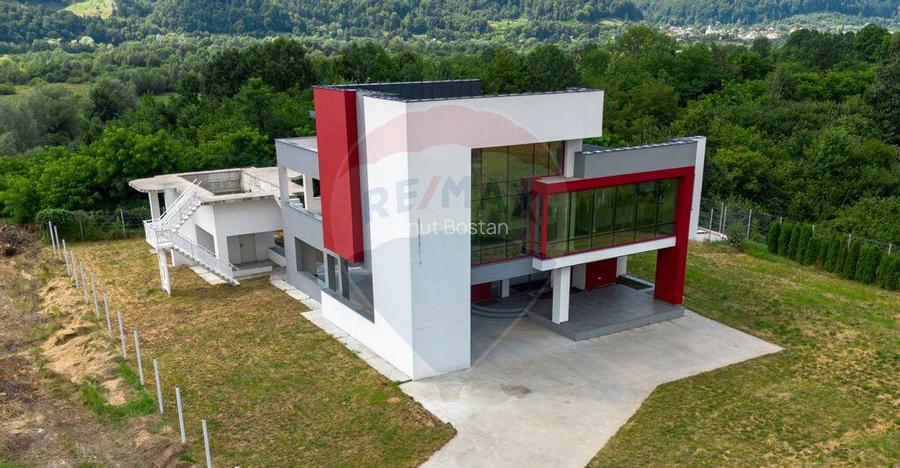 Casa / Vila cu 5 camere de vanzare Casa / Vila cu 5 camere de vanzare