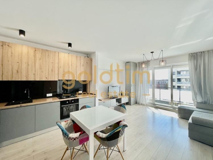 NOU/ PRIVELISTE SUPERBA/ SCOALA AMERICANA - 5