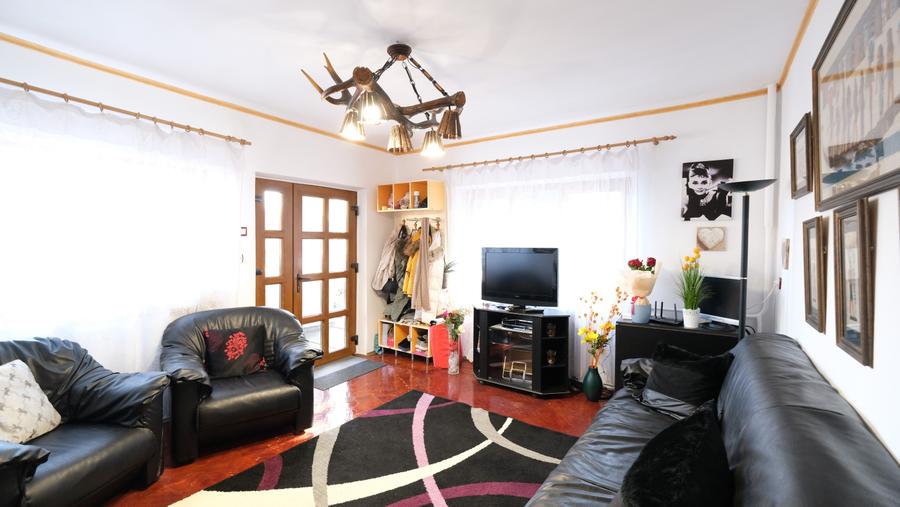 Vanzare casa D+P+1+pod si 519 mp teren in Piatra Neamt compusa din 2 apartamente - 11