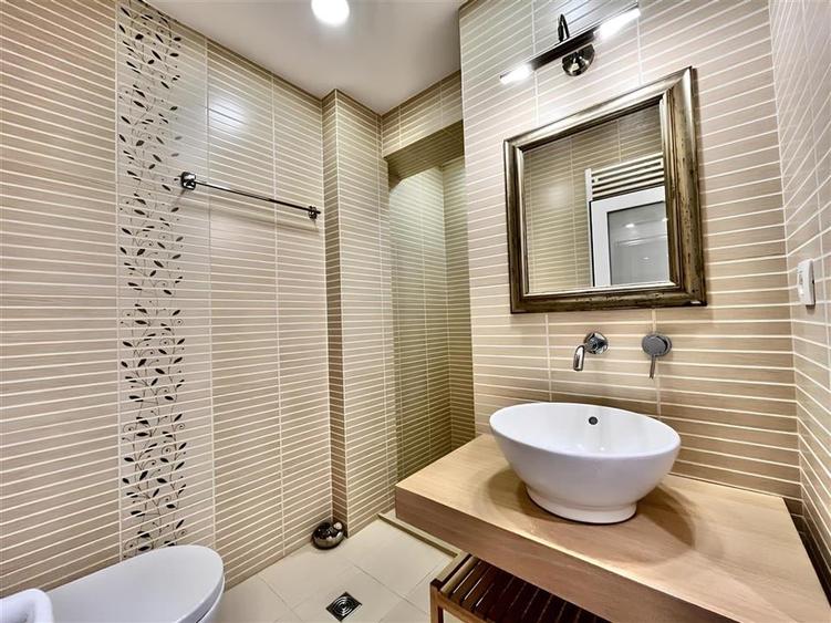 Apartament Decomandat Central cu 3 Camere potrivit unei S.C. - 12