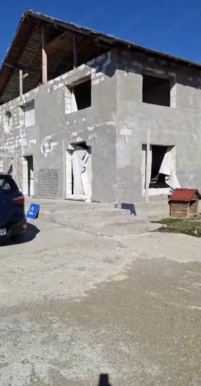 Proprietate cu poten?ial deosebit teren 2.607 mp + casa P+1, acces direct din DN15 Calea Romanului - 4