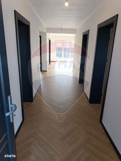 Casa / Vila cu 4 camere de vanzare - 1