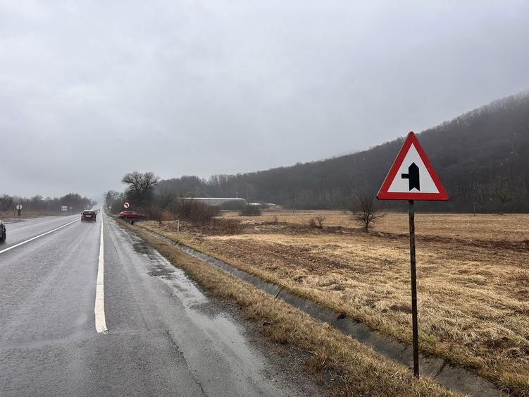 Vand TEREN INTRAVILAN 10.000 m2 ,front 50 ML la DN E-60 CAPUSUL MARE - 7