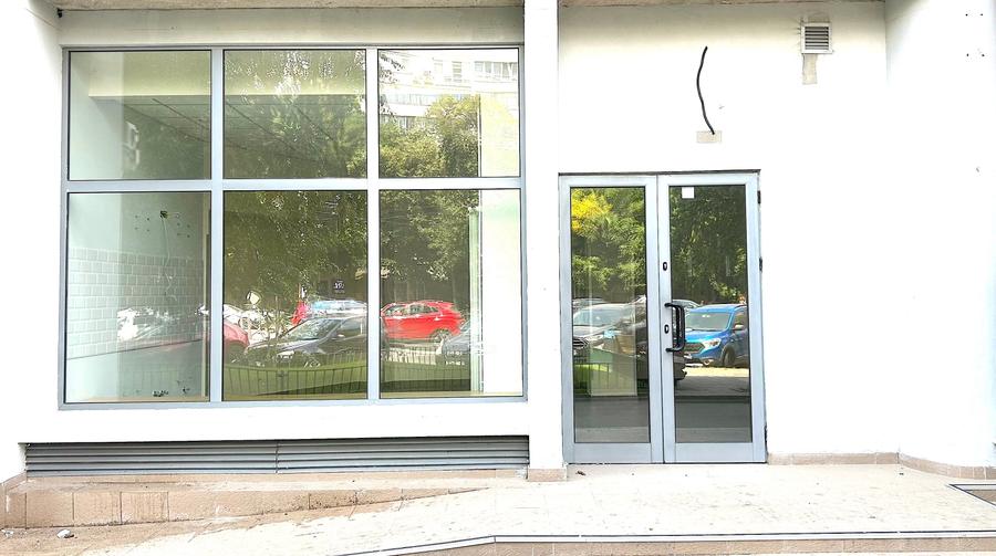 Spatiu comercial stradal cu dublu acces - 2