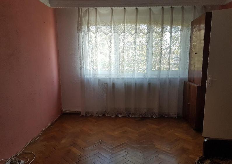 Apartament doua camere, nedecomandat, etaj doi, liber, pe Stadionului - 17