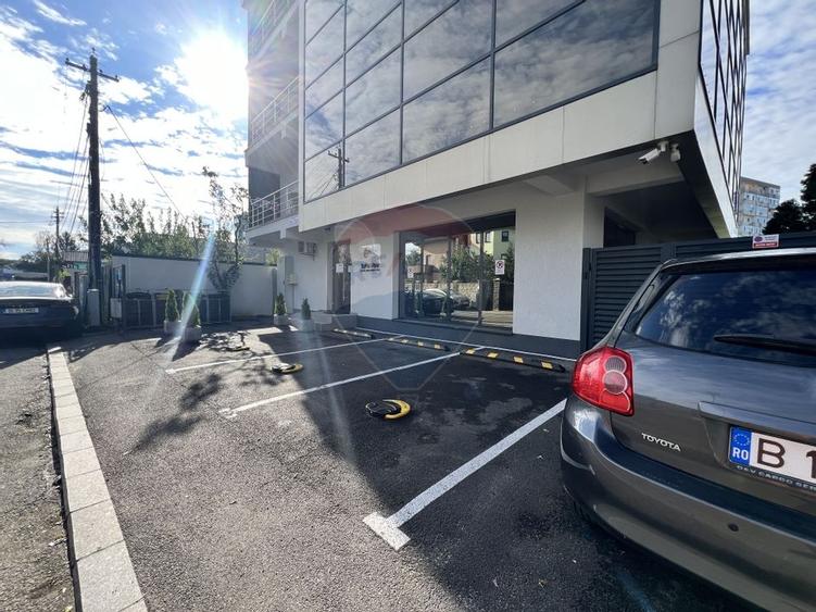 Spatiu comercial modern de inchiriat / 2 locuri de parcare - 35