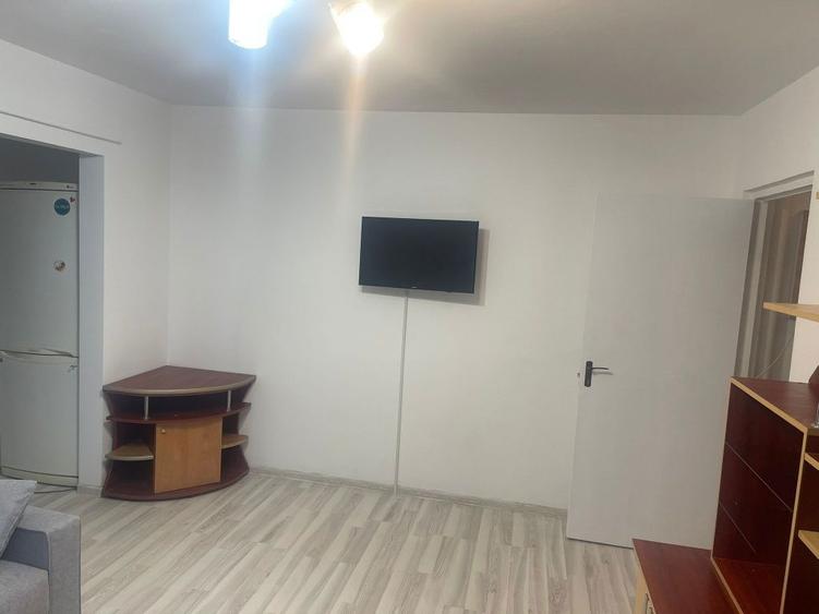 Inchiriere apartament 2 camere sector 4 - 2