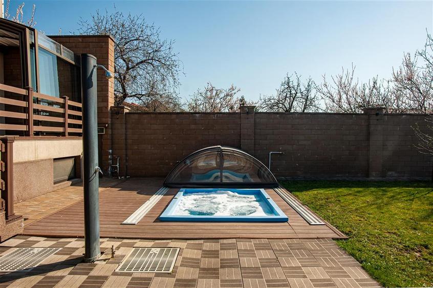 Vila D+P+E cu jaccuzi exterior in Iosia - 2