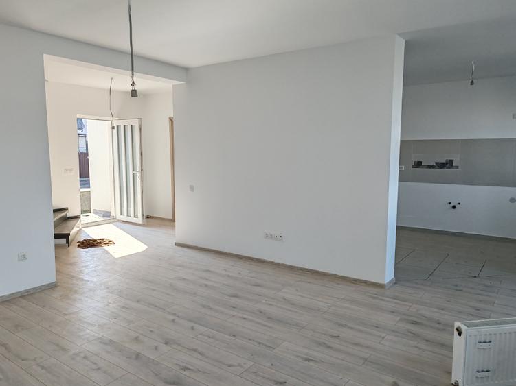 Casa 4 camere libera la vanzare SANPETRU - iesirea spre Harman - 21