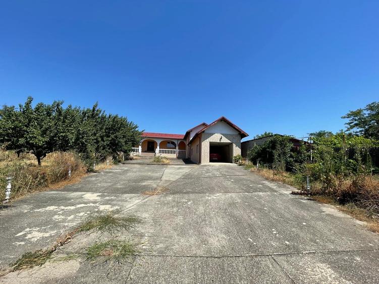 De Vanzare Casa cu curte imensa,constructie 2013,Fantana Doamnei,langa balta - 1