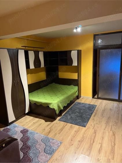 vand Garsoniera . - 2