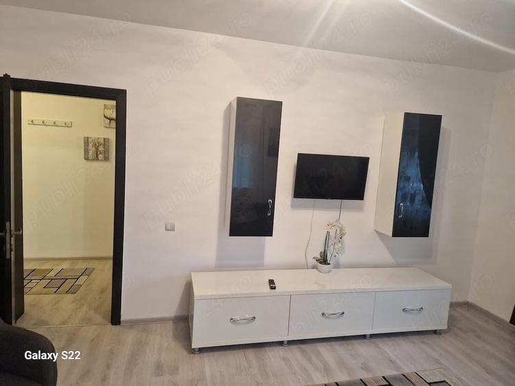 Inchiriez garsoniera decomandata 38 mp - 5