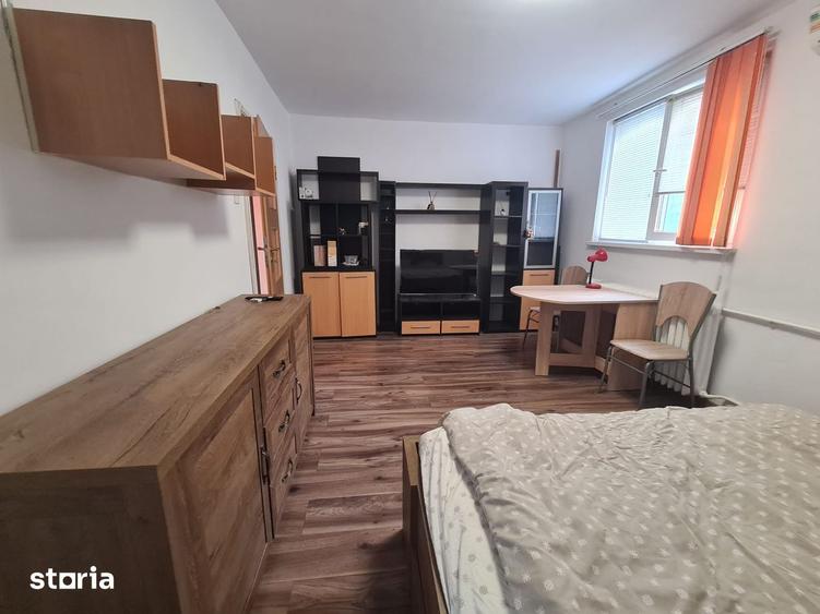 Garsonieră decomandată, mobilată în Tei