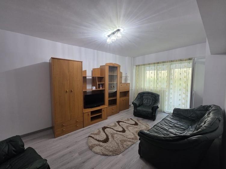Apartament cu 2 camere decomandat în Rovine