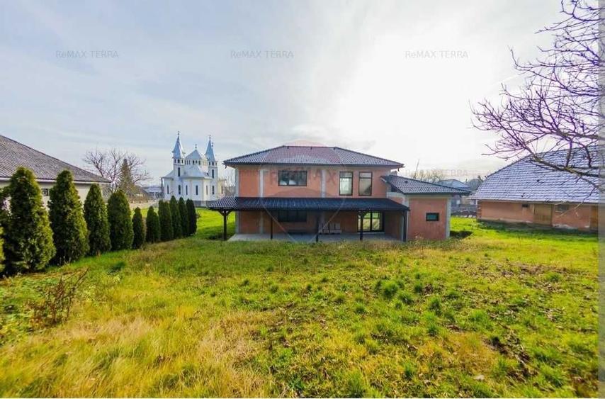 Casa de vanzare cu 20 arii teren Gardani la 28km de Baia Mare - 1