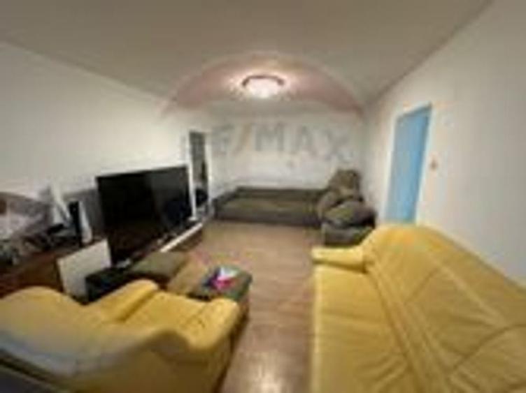 Apartament  4 camere de inchiriat MALUL MURESULUI - 1