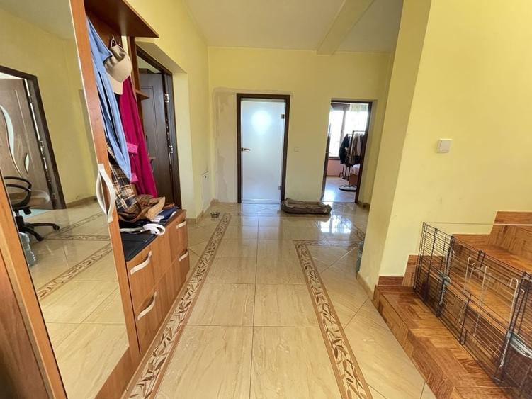 Casa spațioasă  P+1E,526 mp teren-strada liniștită. - 10