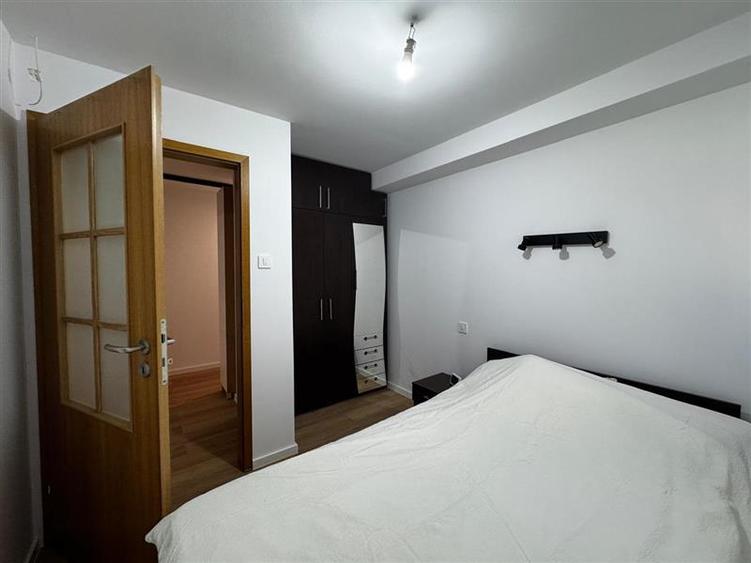 Apartament cu 3 camere semidecomandat, mobilat în Europa