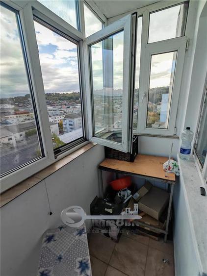 Apartament cu 3 camere decomandat, mobilat în Mircea cel Bătrân