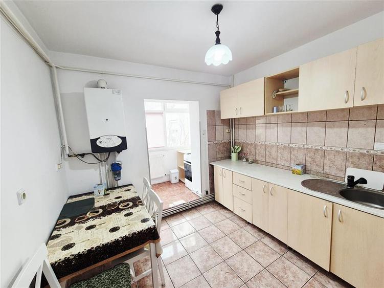 Apartament cu 3 camere decomandat de inchiriat in Cug - 6