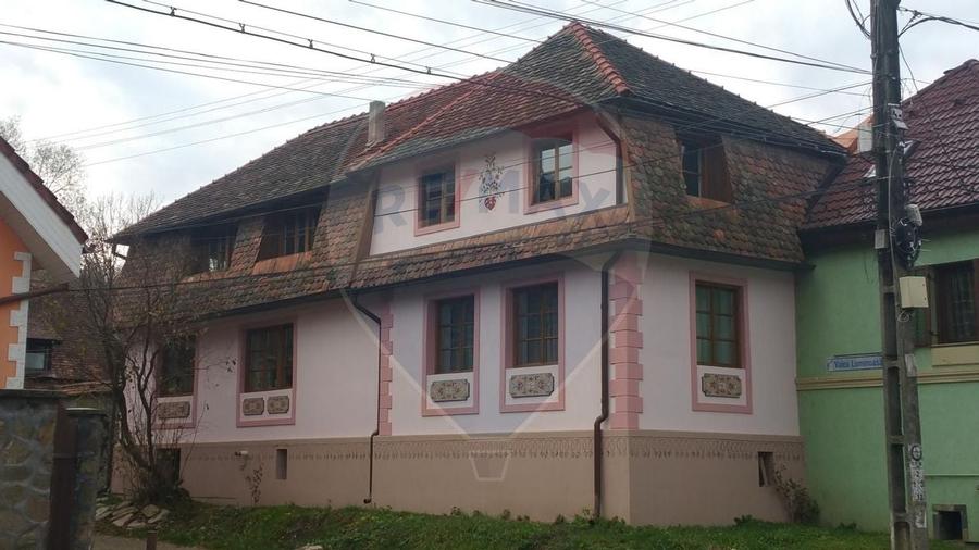 Reședință cu farmec aparte în inima Cisnădioarei - 1