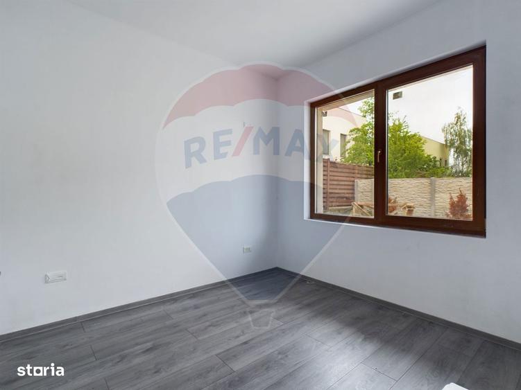 Casa de vanzare + teren 1000 mp - 6