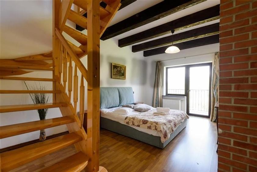 Pensiune:3 km de Castelul Bran, 2.900mp teren, aviz ISU, predare la cheie - 26