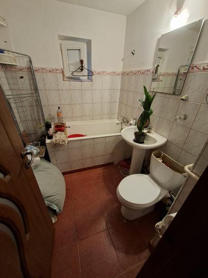 Apartament cu 3 camere, decomandat, zona Dacia - 9