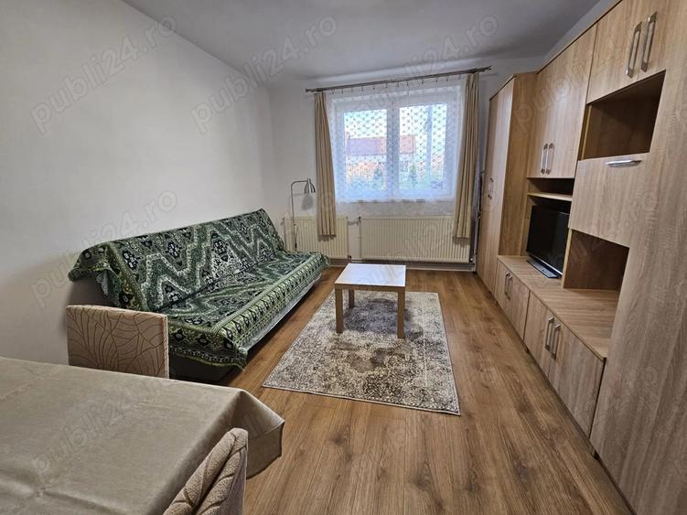 Inchiriez apartament Medias, total renovat si utilat - 4