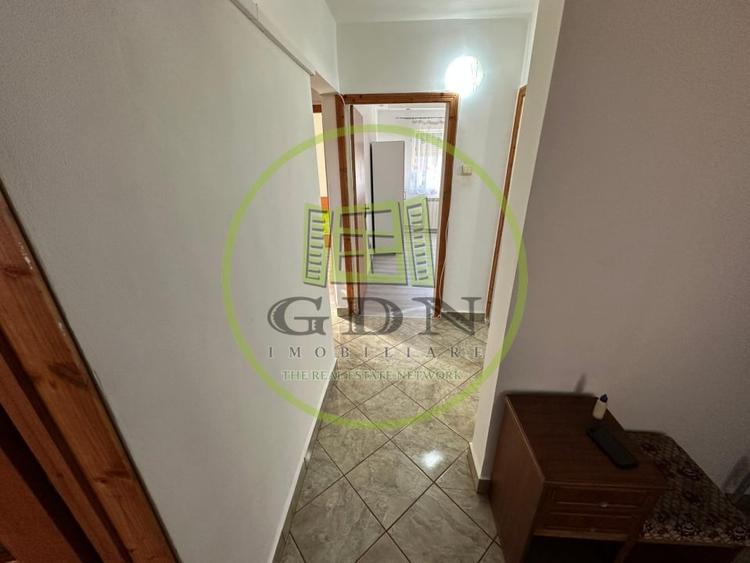 Apartament cu 3 camere decomandat, mobilat în Rovine
