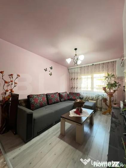 Apartament cu 4 camere decomandat în Central
