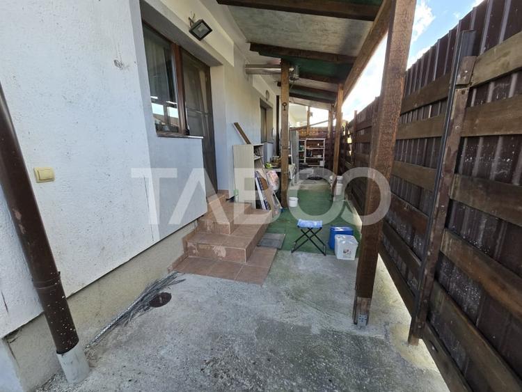 Casa de vanzare cu 6 camere 2 parcari curte libera 200 mp in Selimbar - 24