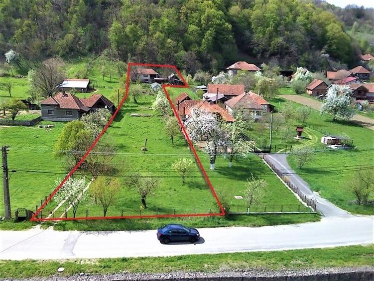 Casa si 3919 mp teren intravilan  in  Bucuresci, jud. Hunedoara - 2