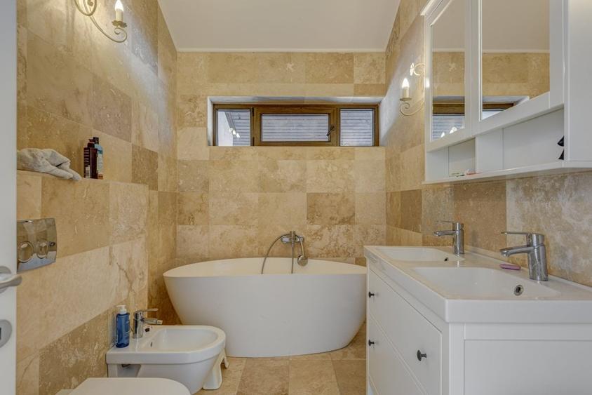 Vila eleganta pe malul lacului| Ponton si piscina| Snagov - 10