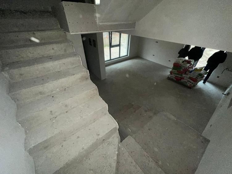 CASE TIP DUPLEX, 6 CAMERE, TOATE UTILITATILE, CENTRALA, COMISION 0% - 10