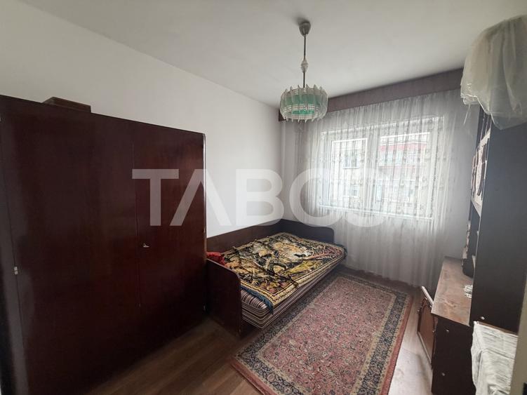 Apartament semidecomandat 4 camere 2 bai etaj 4 zona 1 Decembrie 1918 - 3