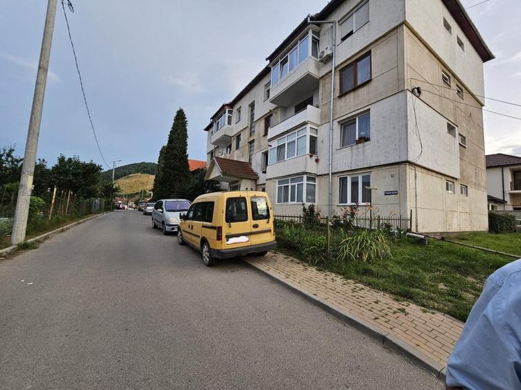 Apartament 2 camere cu balcon zona Centrala-CUGIR - 1