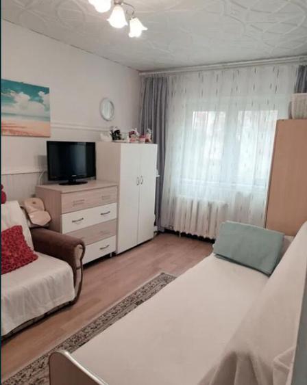 Apartament 2 camere, decomandat - zona Astra - 2