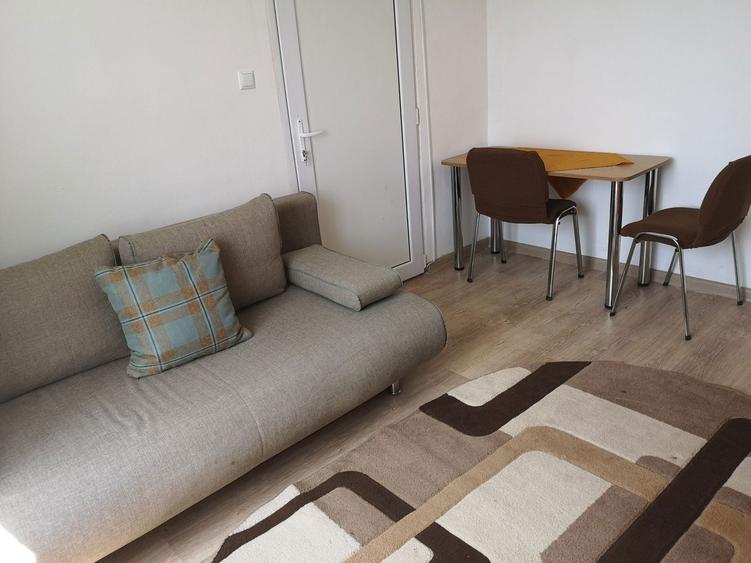Inchiriez apartament cu o camera pe Calea 6 Vanatori - 6