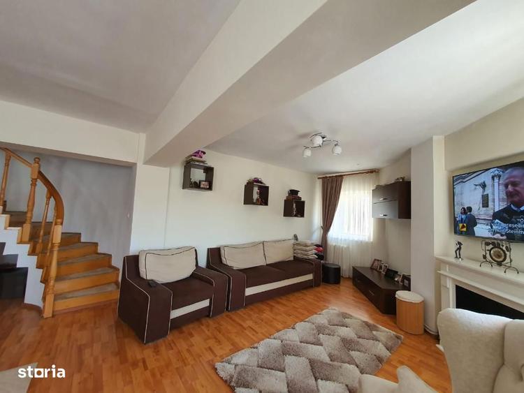 De vanzare Apartament 3 camere cu scara interioara, zona Cenru. - 1