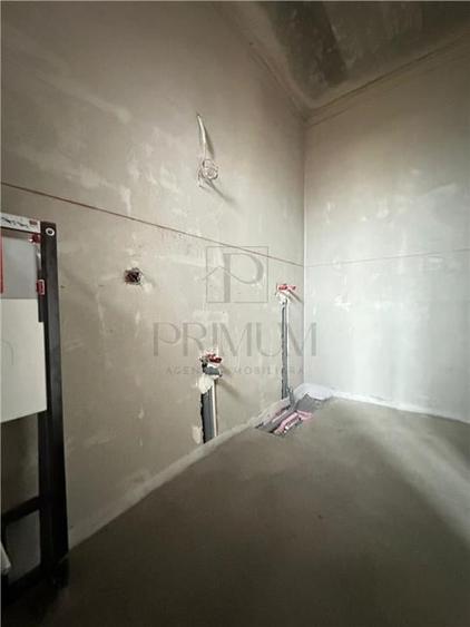 GIROC - Duplex despartit prin camera tehnica - 5 Camere - 3 Bai - 4