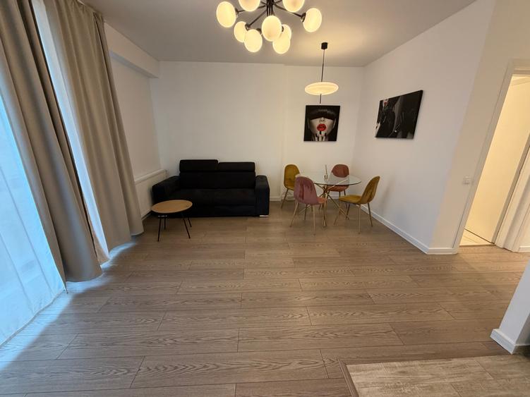 Apartament cu 3 camere semidecomandat în Est