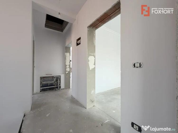 Casă cu 5 camere cu Teren 334 Mp în Dumbrăvița