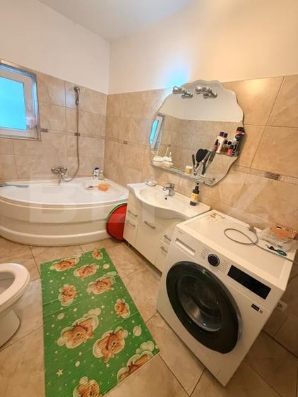 Casă individuală cu 6 camere cu Canalizare în Sânpetru