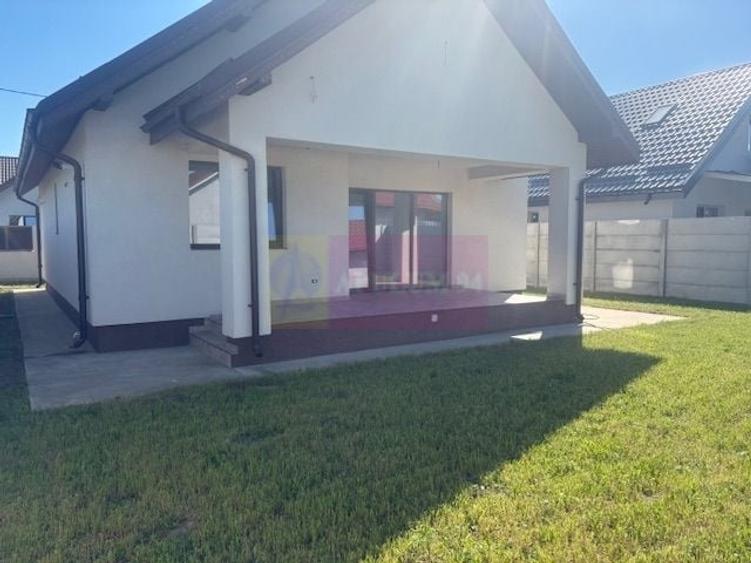 Casă cu 5 camere în Domnești