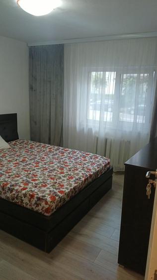 Apartament cu 3 camere decomandat în Exterior Vest