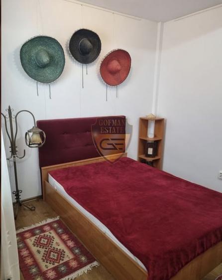 Apartament cu 3 camere decomandat, mobilat în Palazu Mare