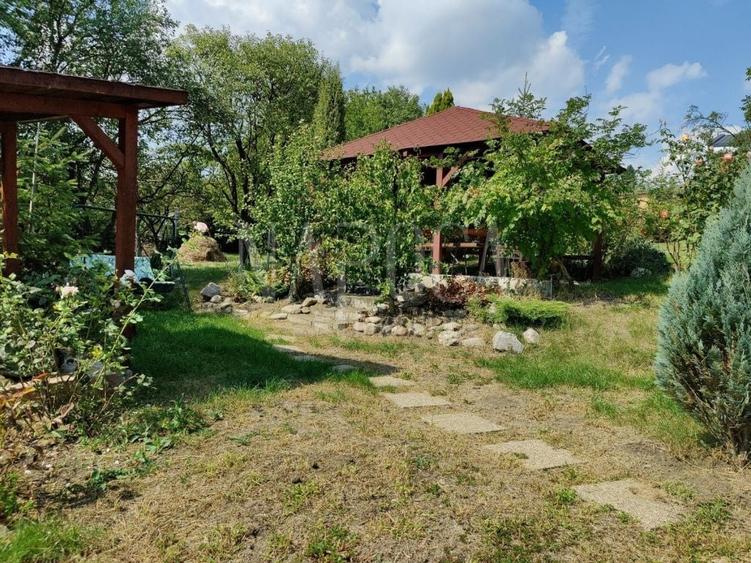 Casă individuală cu 6 camere cu Canalizare în Dâmbul Rotund