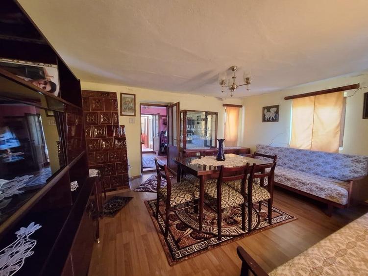 Casă cu 5 camere cu Teren 2724 Mp în Recea